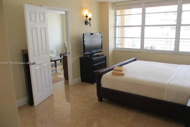 Building Photo - 18031 Biscayne Blvd