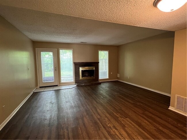 Photo - 2043 E Oaks Dr Townhome