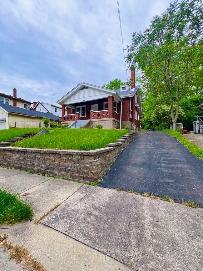 Building Photo - 2029 Alvin St