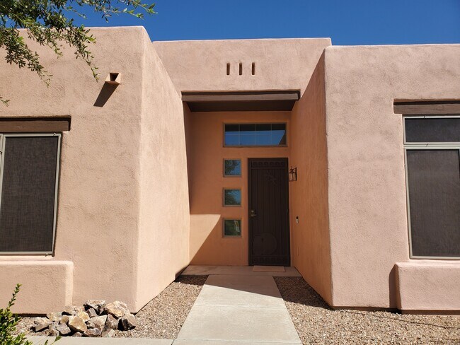 Building Photo - 1323 N Golden Palomino Pl