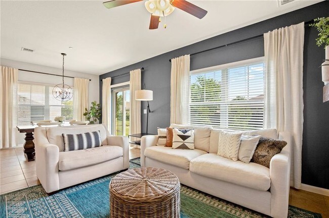 Foto del edificio - 1620 Bryant Dr