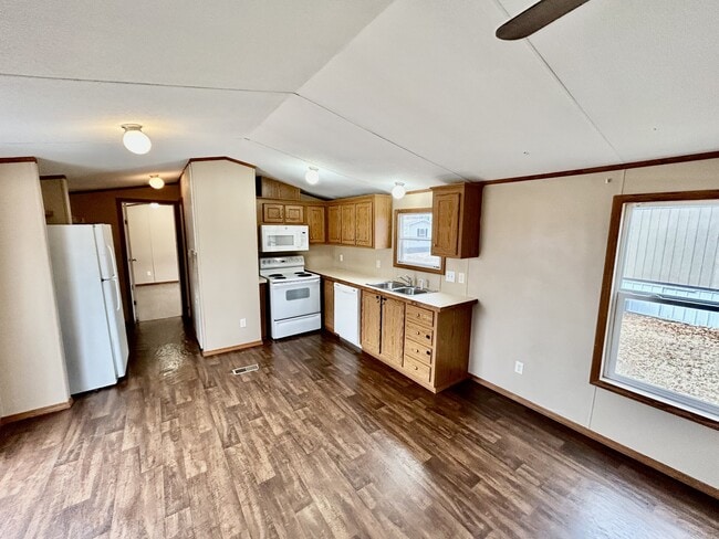 Building Photo - 16840 County Rd 1525