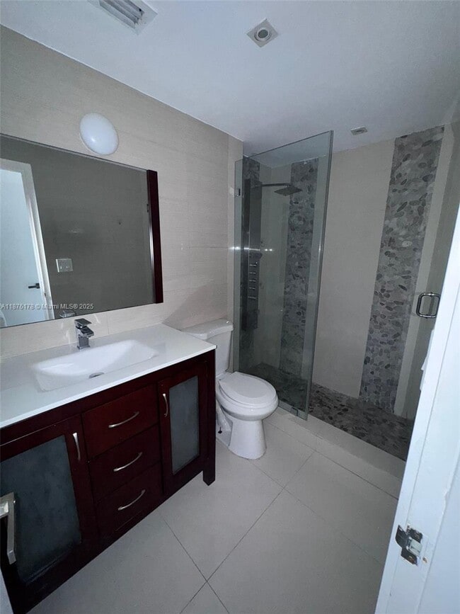 Building Photo - 5825 Collins Ave