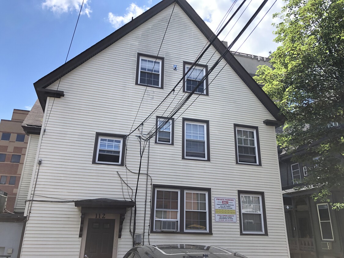 Primary Photo - 112 Waterman St