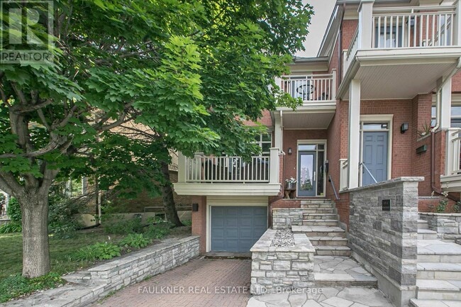 Building Photo - 403A Echo Dr