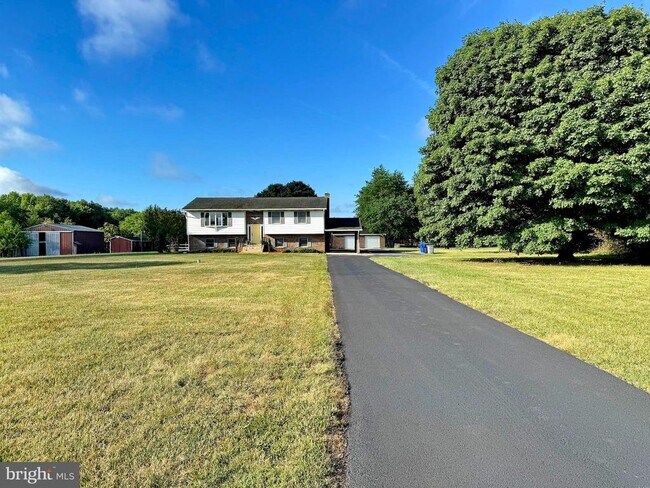 Building Photo - 8530 Wedding Dr
