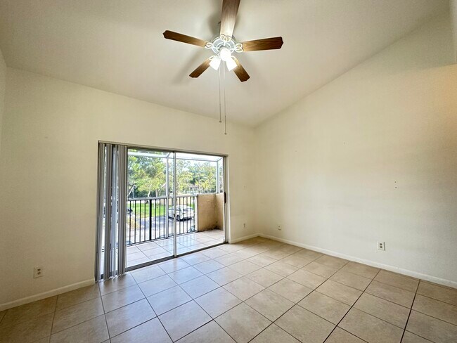 Foto del edificio - 661 Cypress Lake Blvd