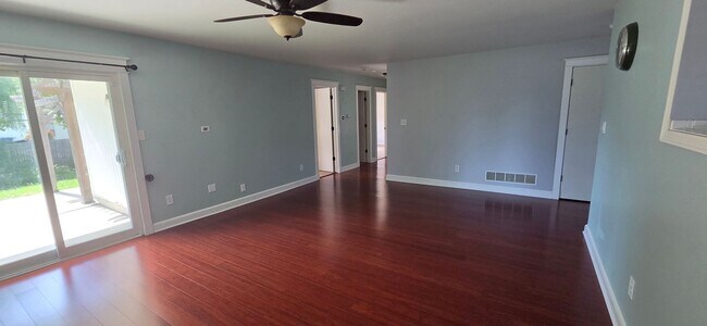 Foto del edificio - 715 SW Graystone Dr
