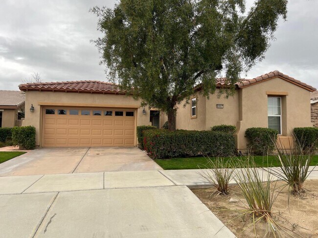 Building Photo - 60607 Juniper Ln