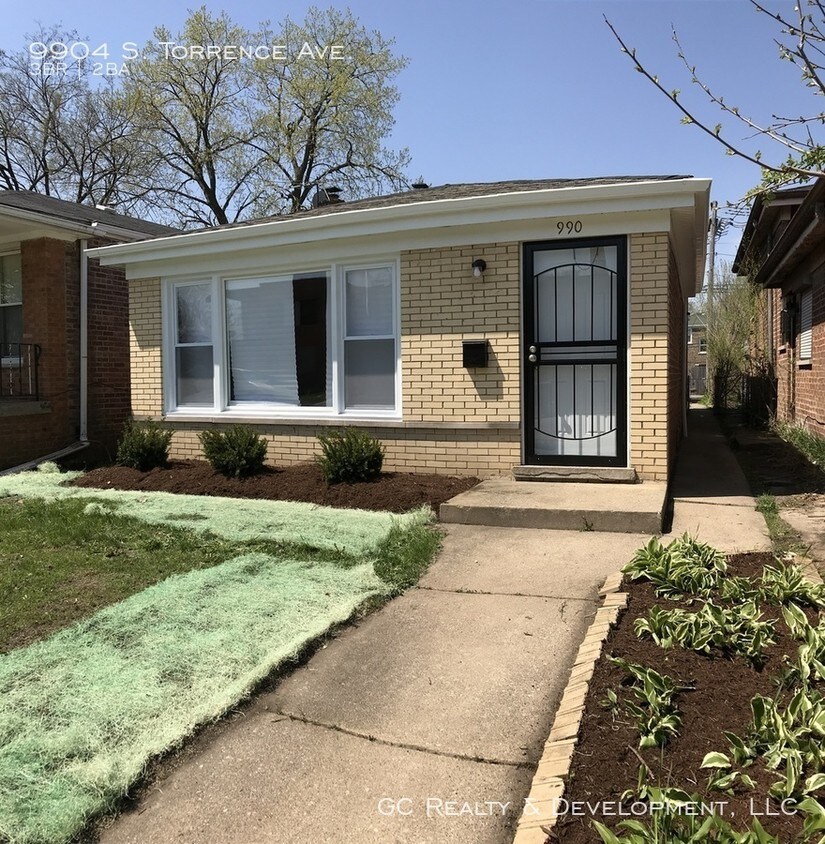Primary Photo - 9904 S Torrence Ave