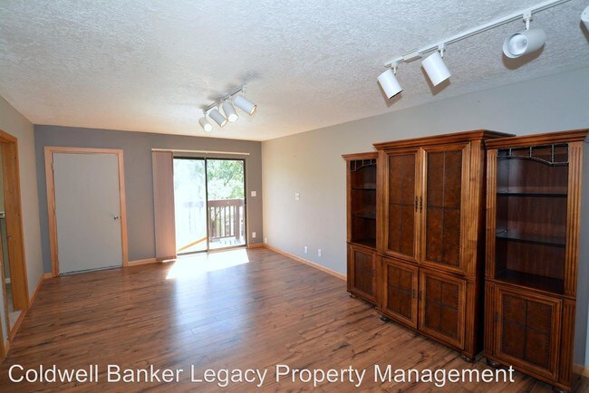 Foto del edificio - 12042 State Highway 14 N