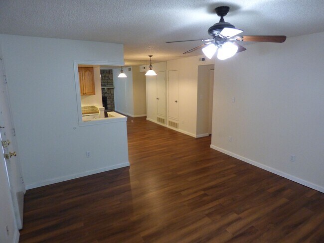 Building Photo - $0 DEPOSIT OPTION. SPACIOUS 2-BEDROOM, 2-B...