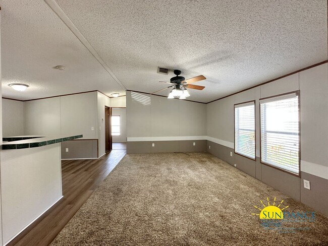 Foto del edificio - 3 Bedroom Home Near Both Bases