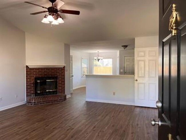 Building Photo - 115 Violet Dr