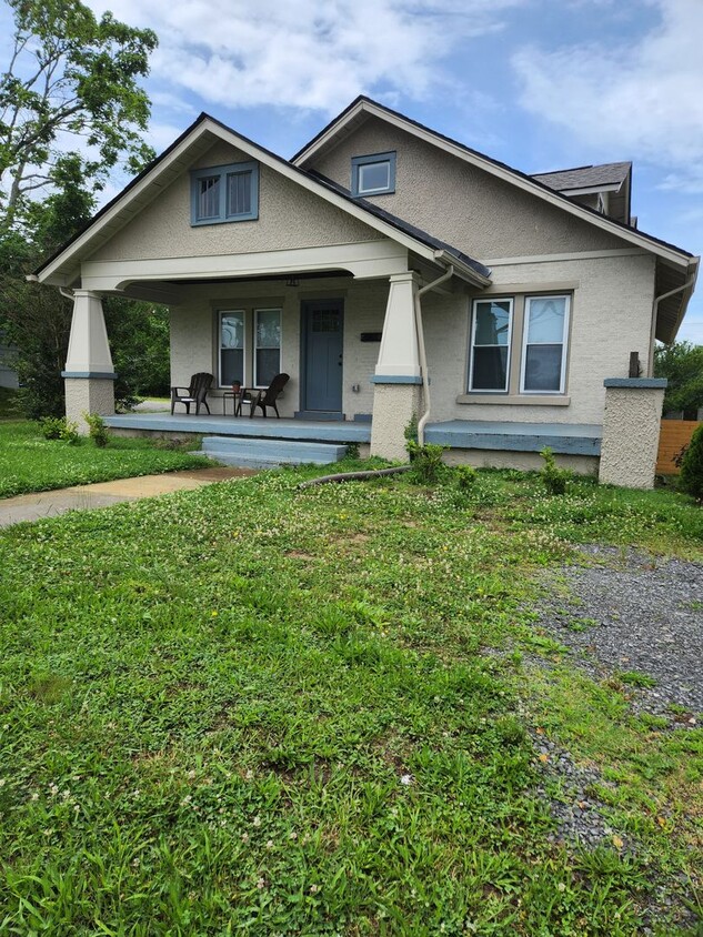 Foto principal - Beautifully Renovated Home Walkable to Dow...