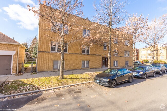 Building Photo - 3318 N Leclaire Ave