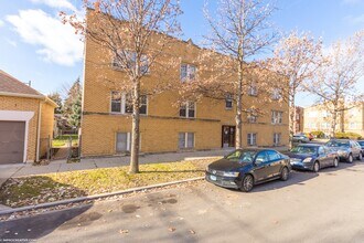 Building Photo - 3318 N Leclaire Ave