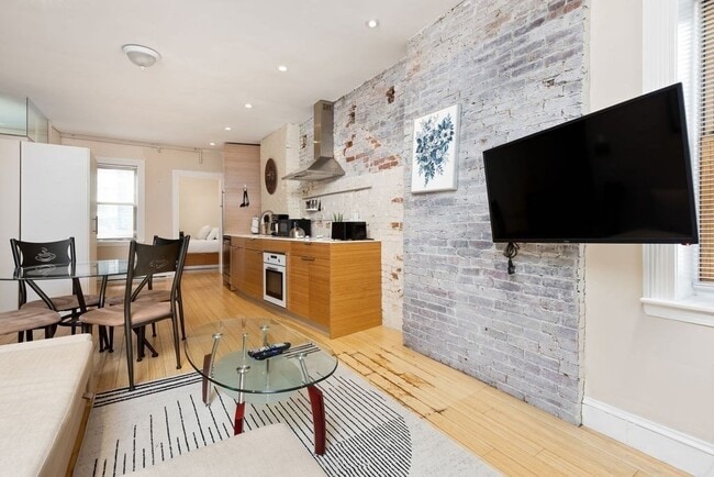 Building Photo - 1 Hull St Ct