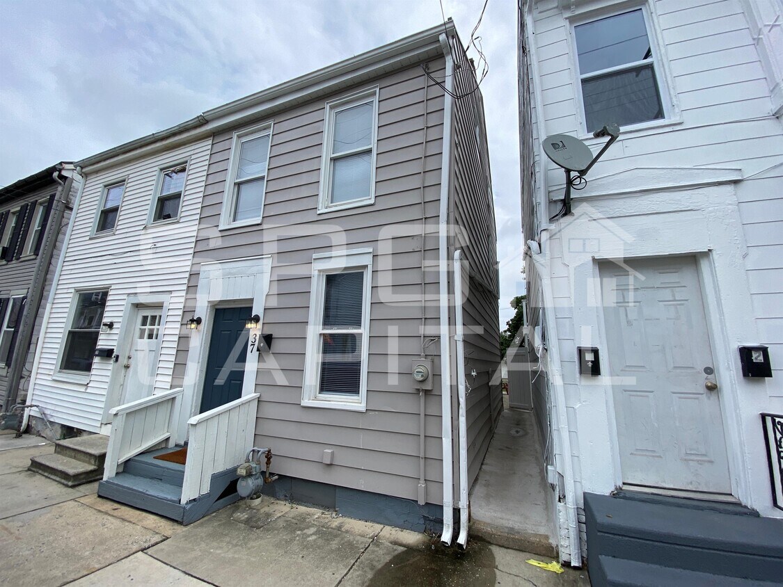 Primary Photo - 37 N Hartley St