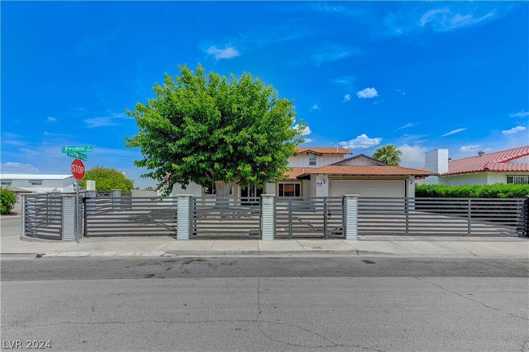 Primary Photo - 3676 Barcelona St