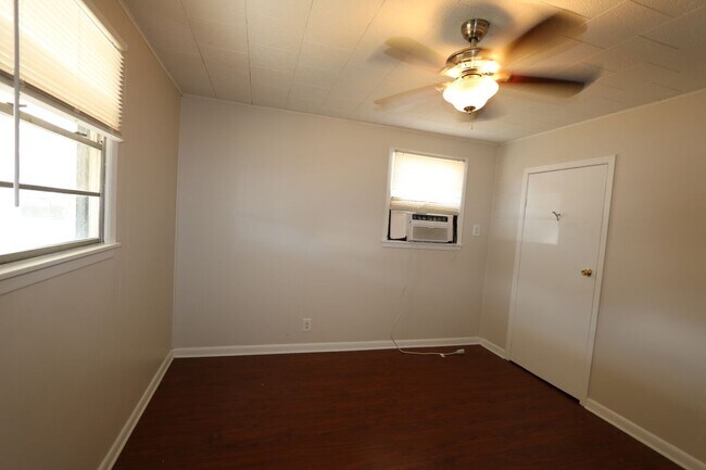 Foto del edificio - 10521 Alan St