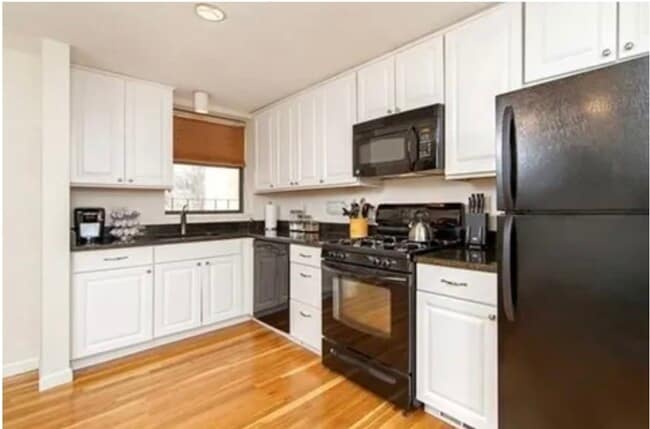 Building Photo - 87 Myrtle St