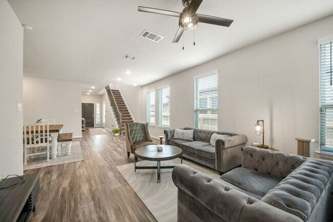 Building Photo - 5 Bedroom/3 Bath Ladera Enclave Subdivision