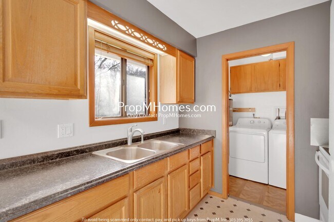 Building Photo - Three Bedroom Ranch in Beaverton!