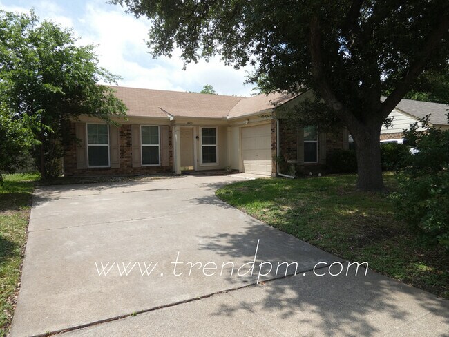 Foto del edificio - 3800 Flintwood Trail