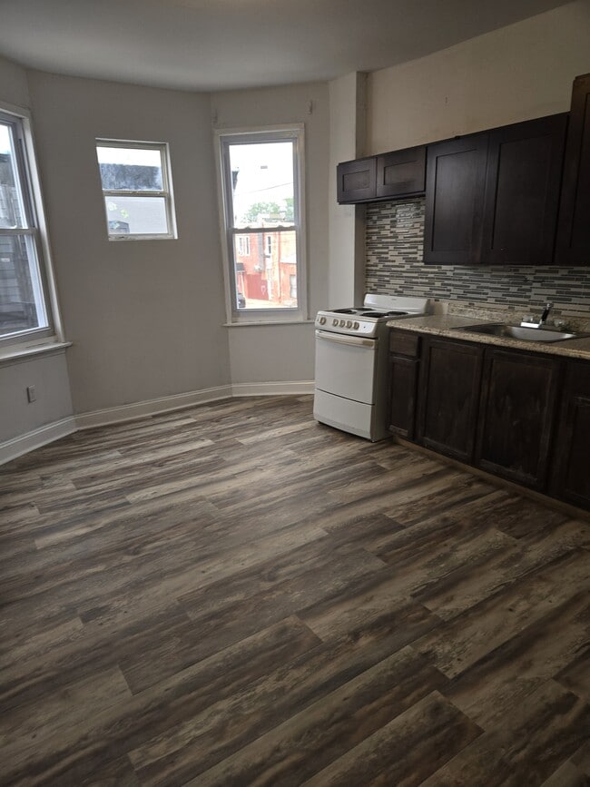 Building Photo - 5942 Callowhill St