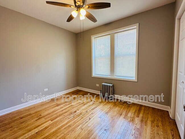 Foto del edificio - 644 N Mayfield Ave