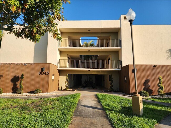 Foto del edificio - 8045 SW 107th Ave