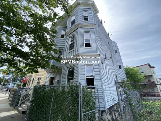 Foto del edificio - 139 Bowdoin St