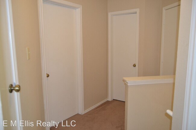 Building Photo - 10014 Silverbrook Pl