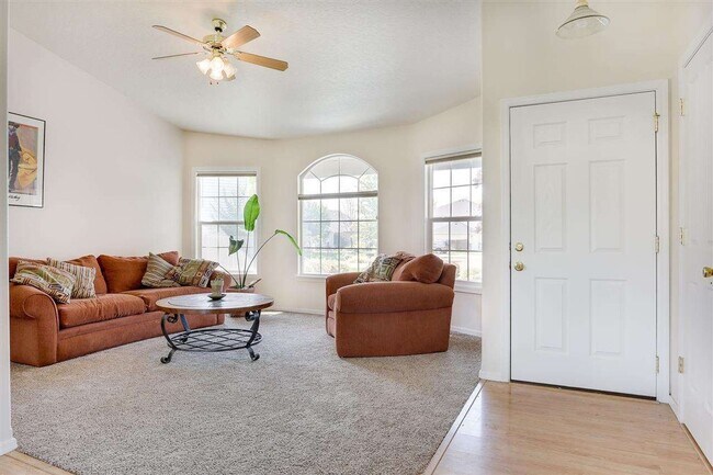 Building Photo - Great Home in Astoria Park!