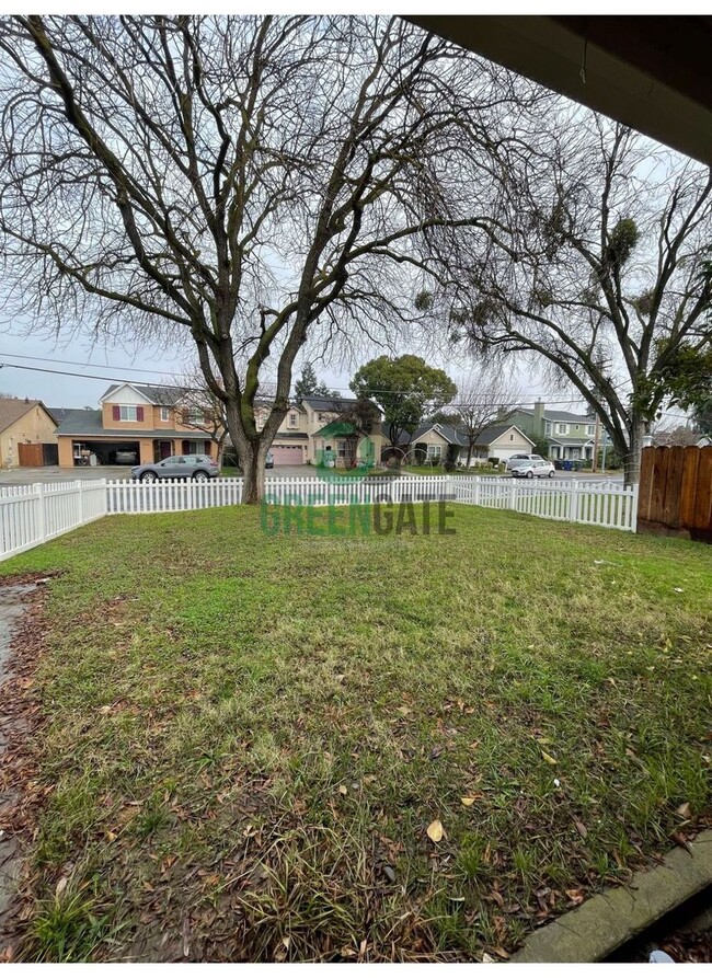 Building Photo - 3 BEDROOM 2.5 BATH MOVE IN READY IN MODESTO!!