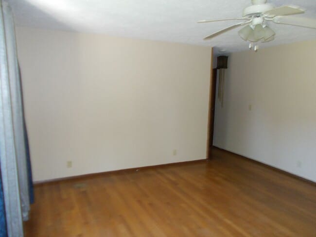 Building Photo - 312 Hazelwood Ln