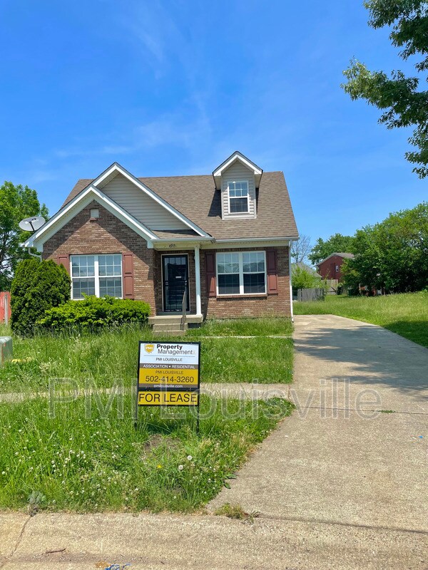 4915 Applegrove Ln, Louisville, KY 40218 House Rental in Louisville