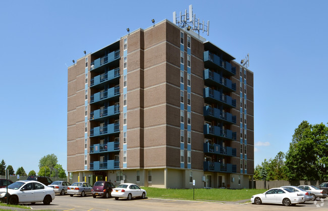 Entrance - Mariner Towers