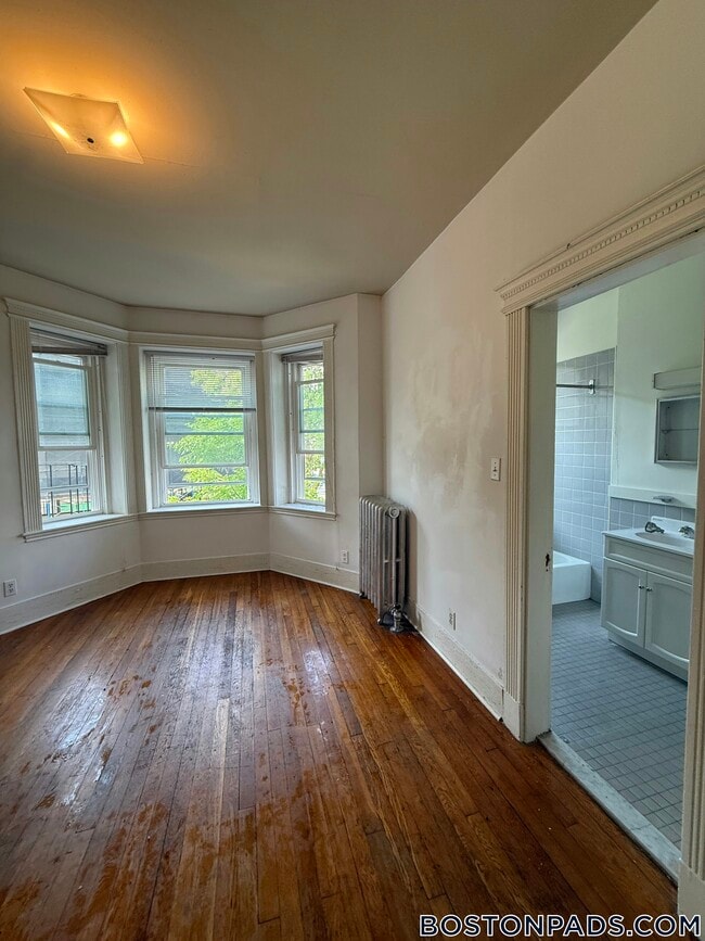 Foto del edificio - 28 Westland Ave