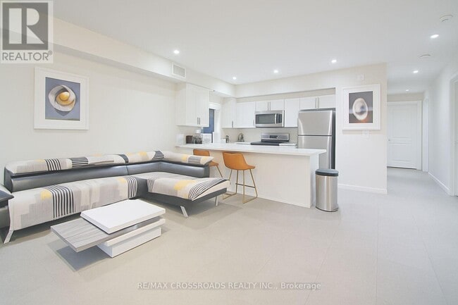 Building Photo - 233 Watson Ave