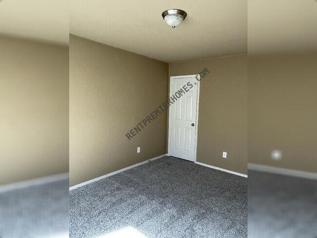 Foto del edificio - 1090 Meadows Edge Dr
