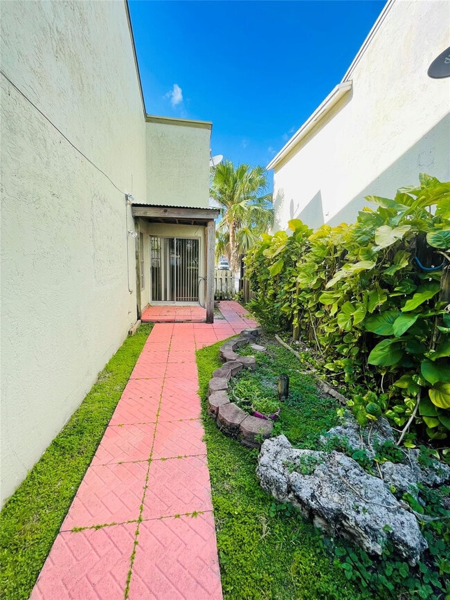 Foto del edificio - 13976 Langley Pl