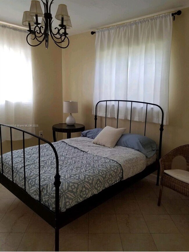 Foto del edificio - 620 NE 170th St