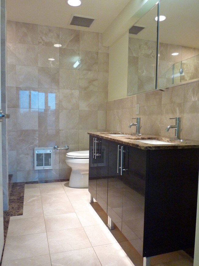Foto del edificio - 2750 E 12th St