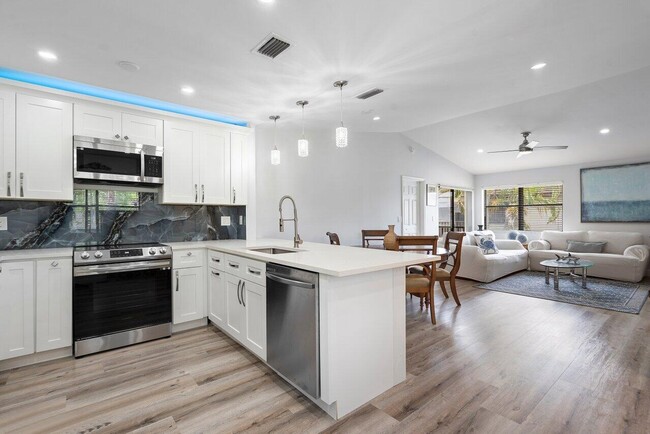 Building Photo - 7722 Tahiti Ln
