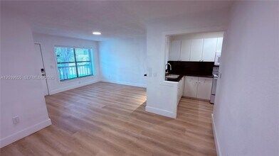 Building Photo - 2735 W 66th St