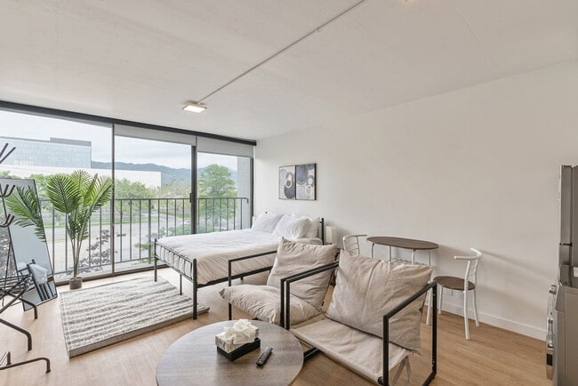 Building Photo - 105 W 600 S