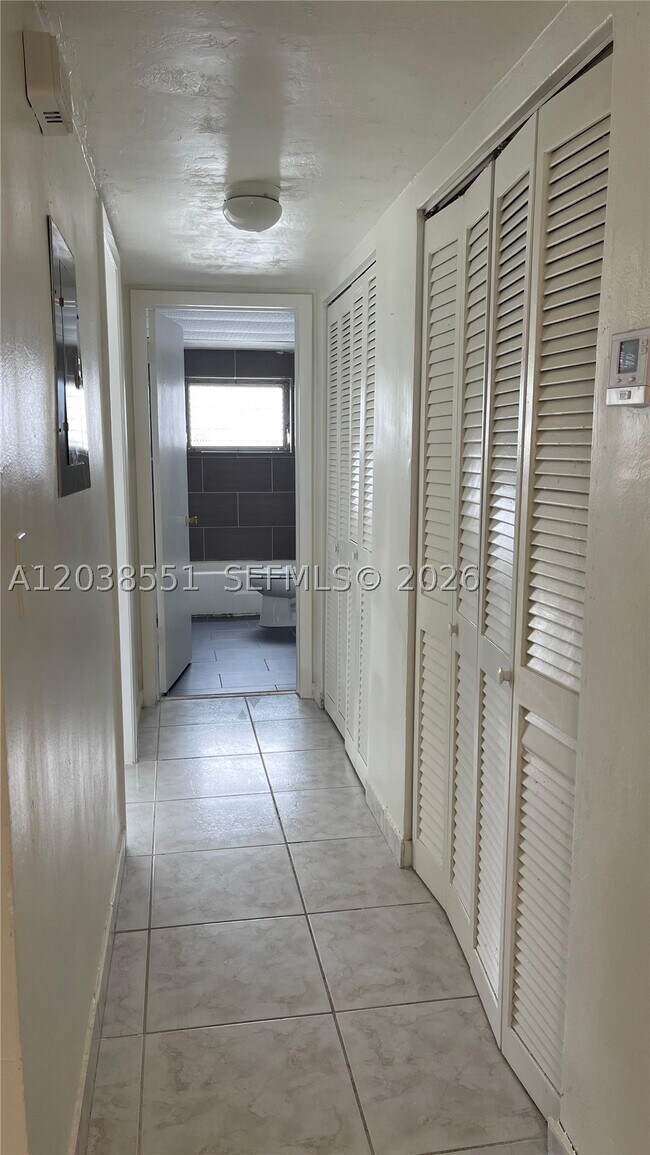 Foto del edificio - 1855 NE 121st St