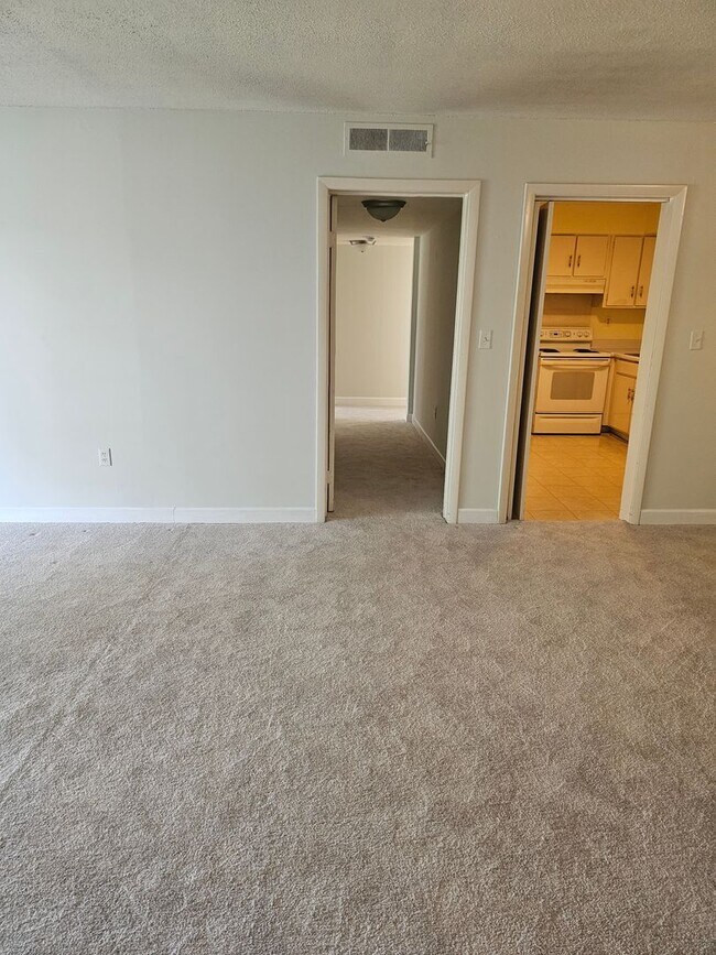 Foto del edificio - Beautiful Highrise 2 bed 2 bath